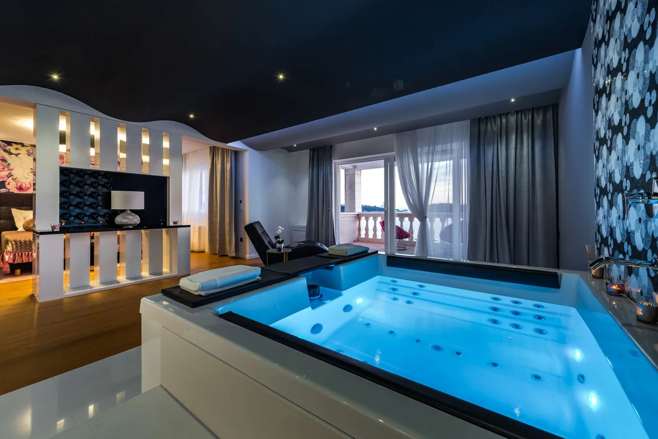 Lozica Luxuriöse Strandvilla 5BR mit Jacuzzi, Foto 3