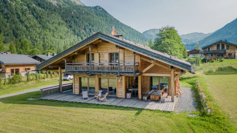Cozy Chamonix Chalet Near Ski Slopes