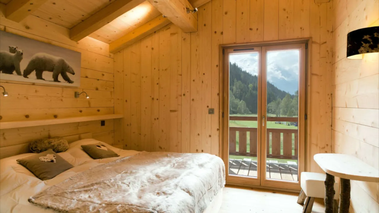 Cozy Chamonix Chalet Near Ski Slopes, photo 3