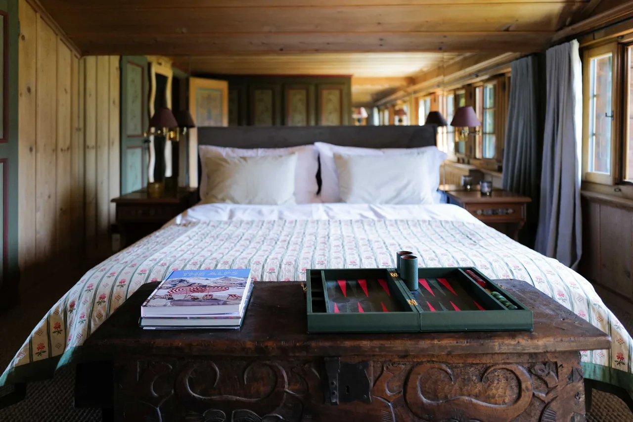Schweizer Chalet in der Nähe von Gstaad: Luxus, Spa & Ausblick, Foto 2