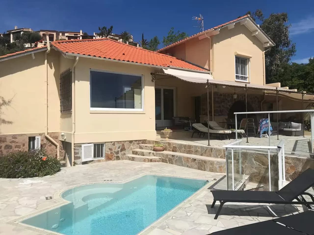 Beachfront Villa with Ocean View in France, Foto 2