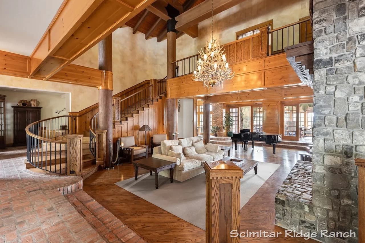 Expansive Mountain Lodge in Washington DC photo 3