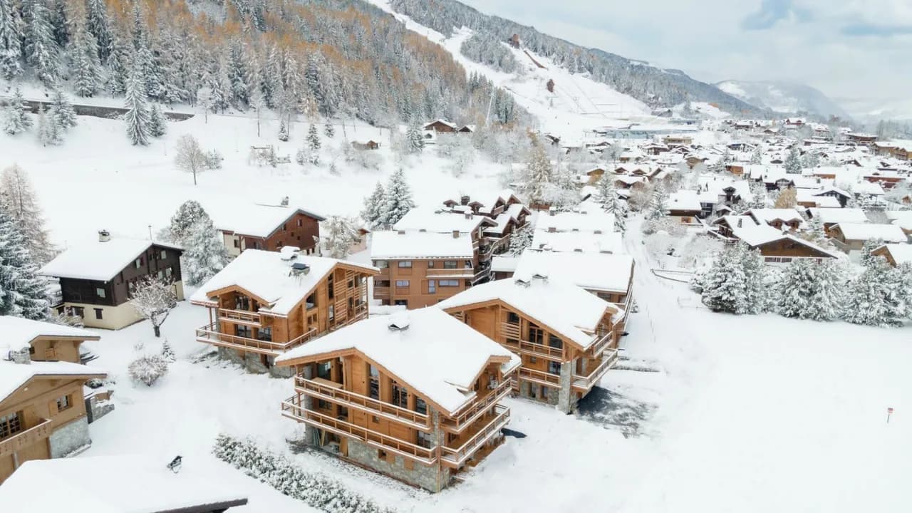 Chalet Estiloso con Chimenea y Balcón, foto 4