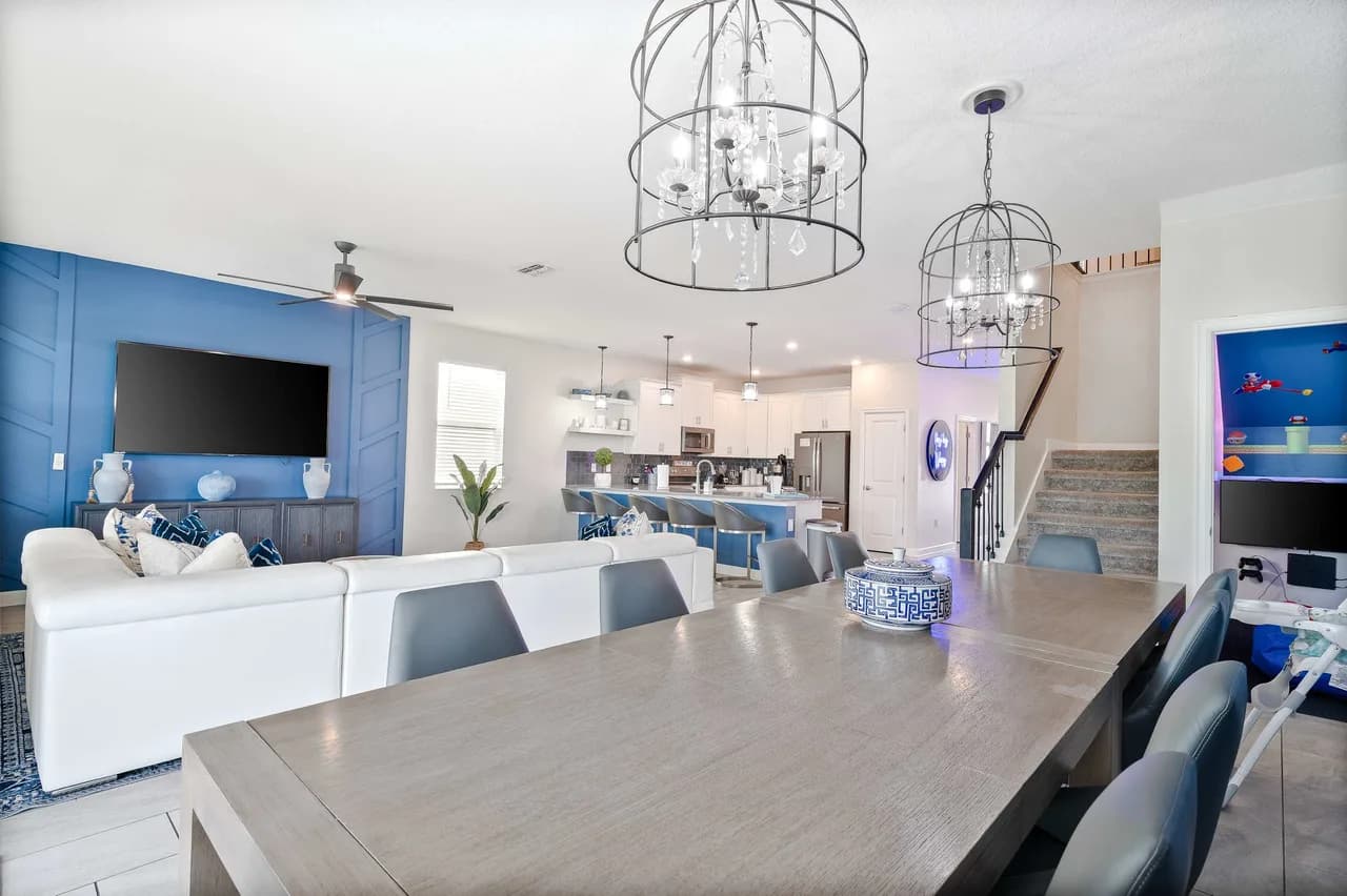 Spacious Eight Bedroom Villa in West Lucaya photo 4
