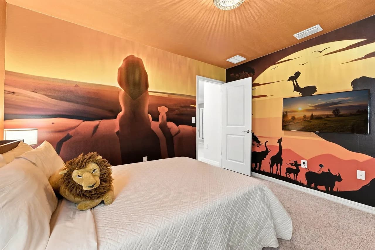 Stunning 10 Bed Home with Themed Rooms, Pool photo 4