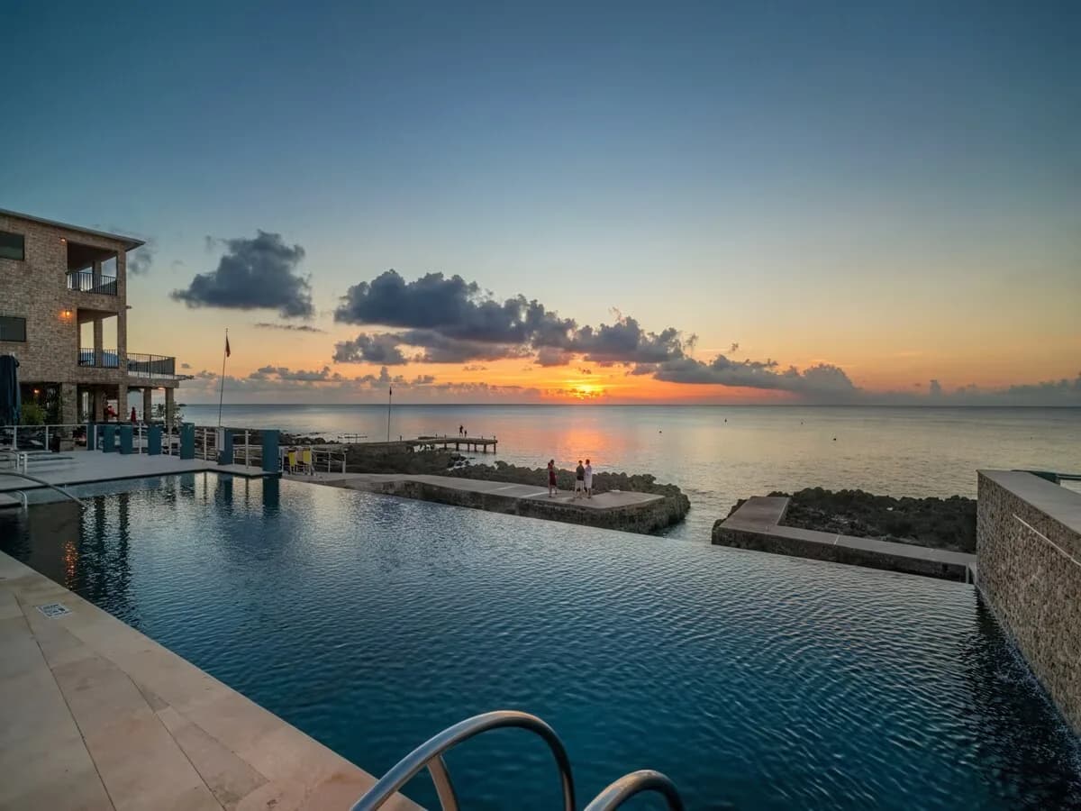Contemporary Oceanfront Condo in Grand Cayman photo 2