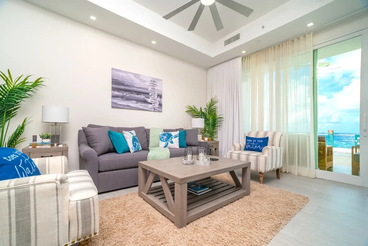 Contemporary Oceanfront Condo in Grand Cayman photo 4
