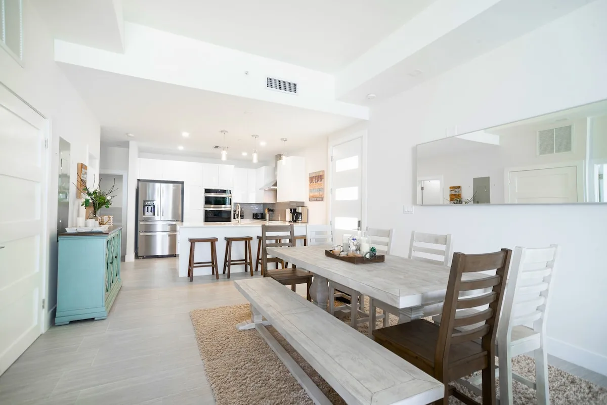 Contemporary Oceanfront Condo in Grand Cayman photo 5