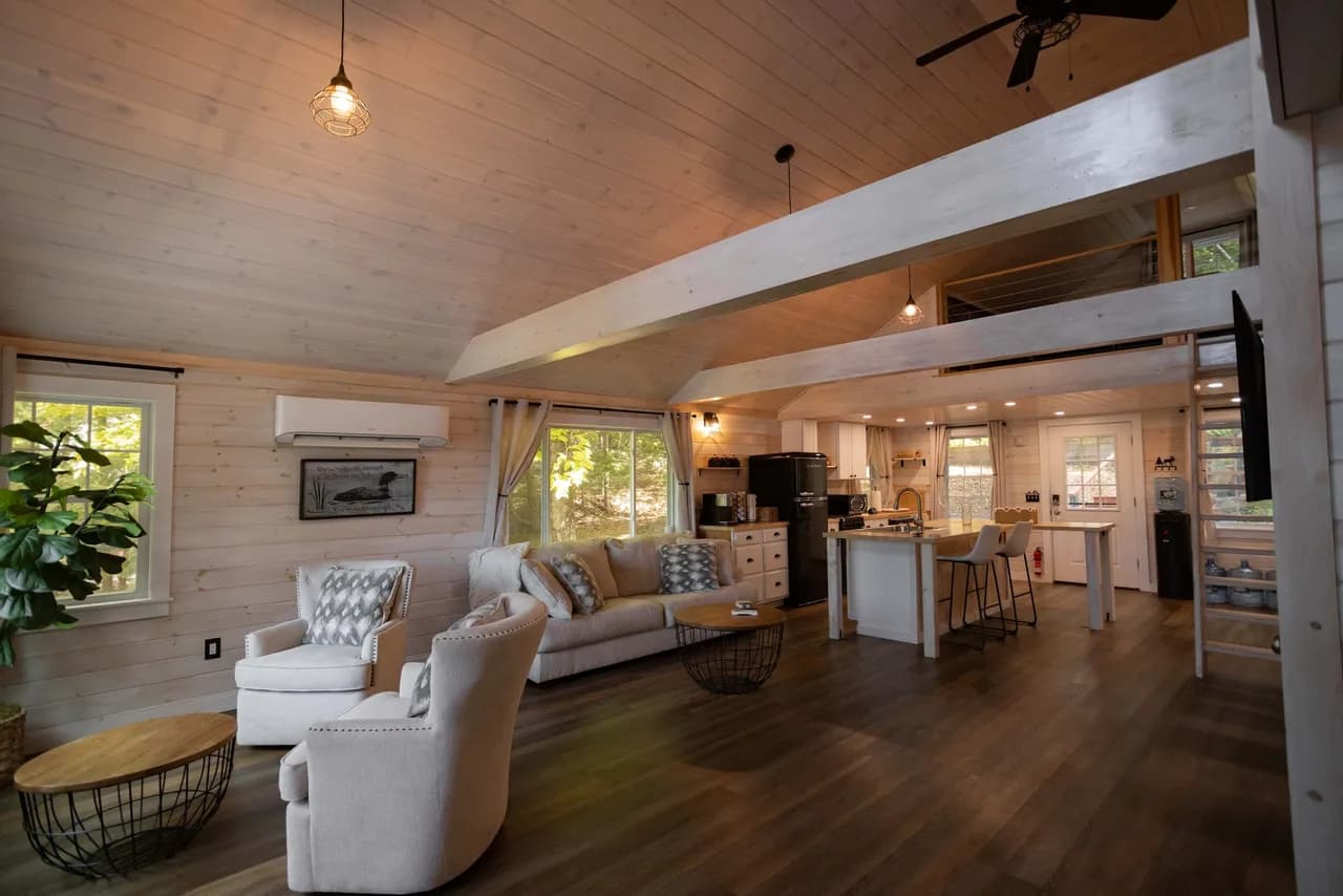 Charming Waterfront Villa with Dock in Maine photo 2