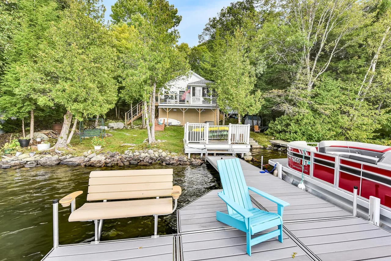 Charming Waterfront Villa with Dock in Maine photo 3