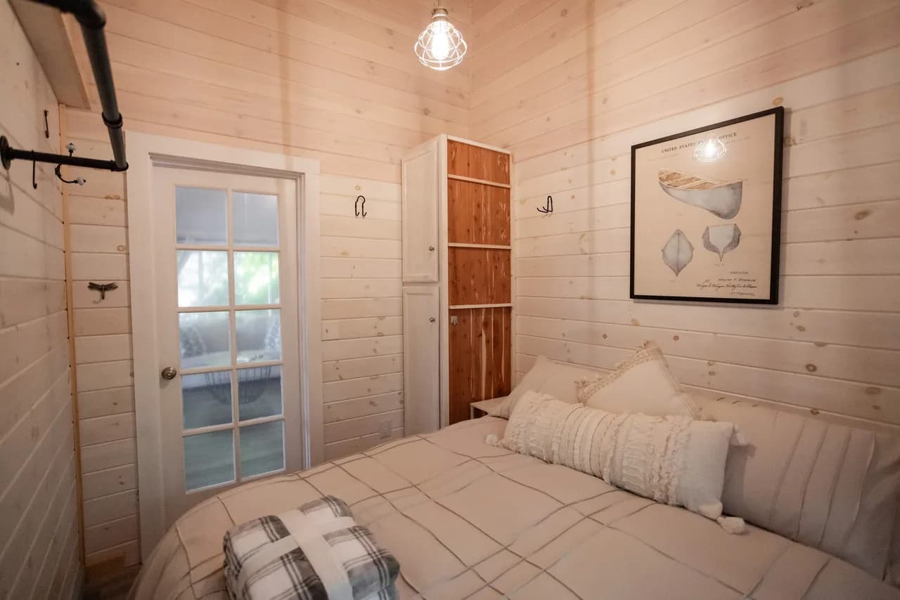 Charming Waterfront Villa with Dock in Maine photo 5