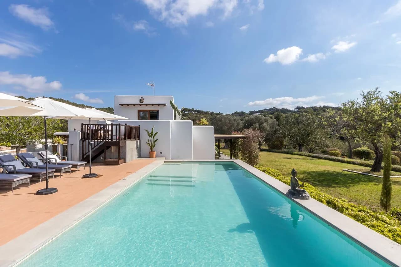 Santuario Natural de Ibiza: Una Escapada Pacífica