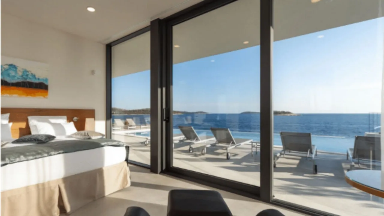 Stunning Villa With Sea Horizon Views photo 3