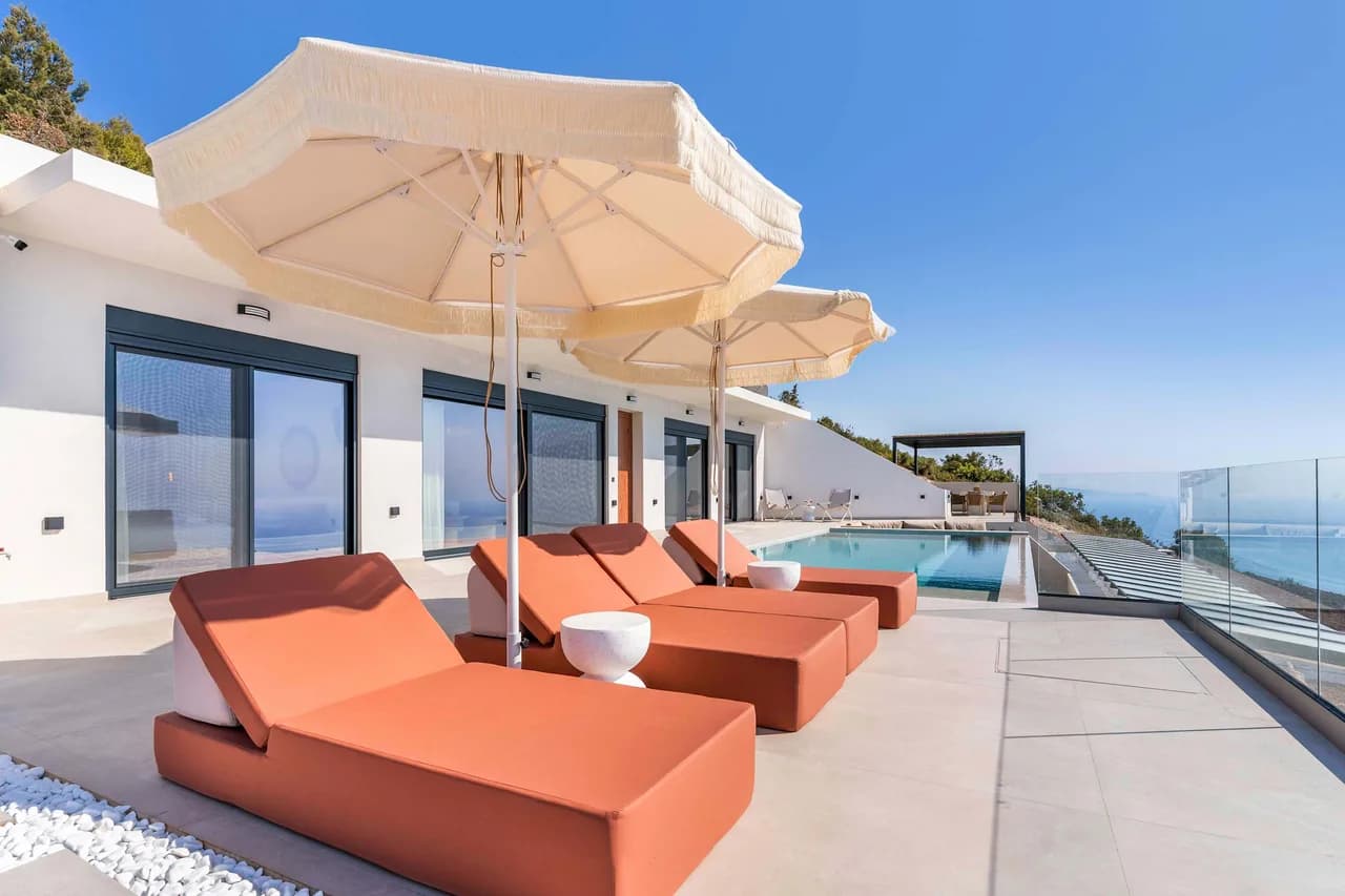 Stylish Villa With Mesmerizing Ocean Views photo 3