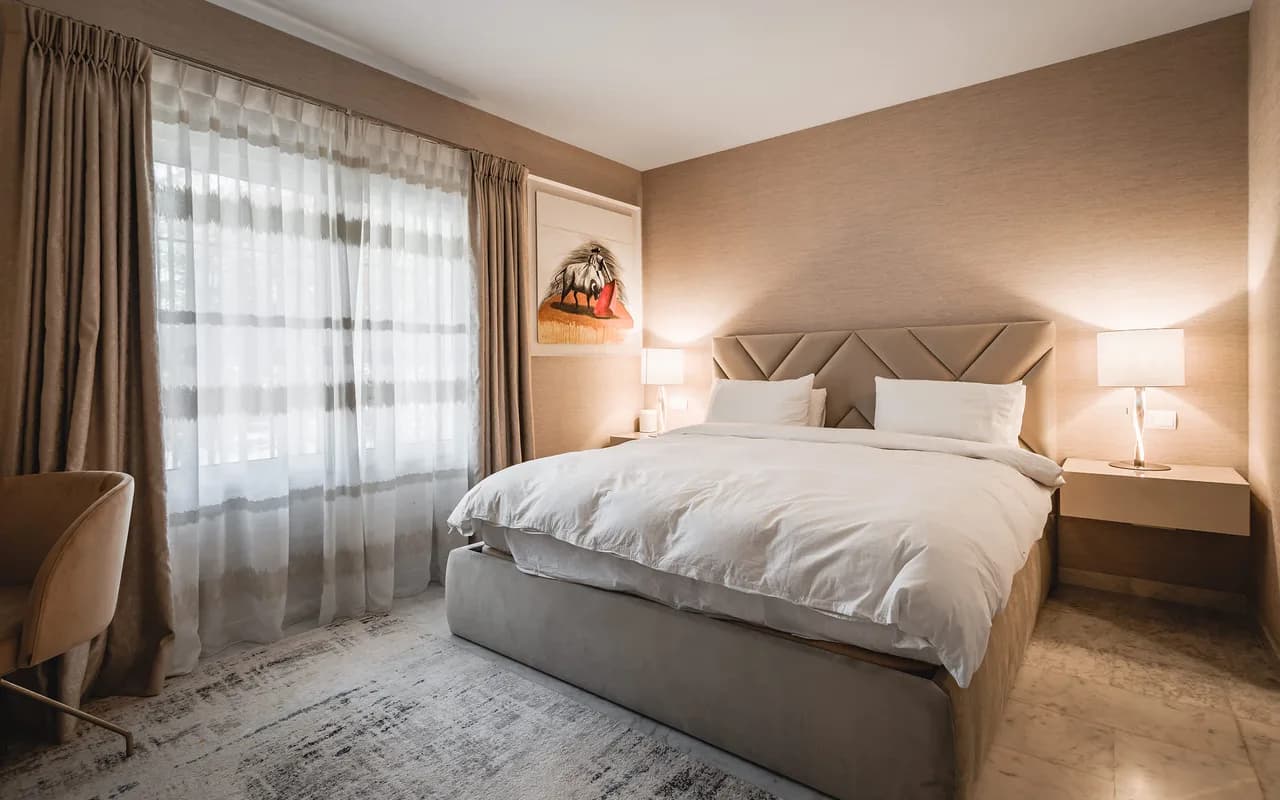 Elegantes Marina-Apartment mit Terrassenblick, Foto 2