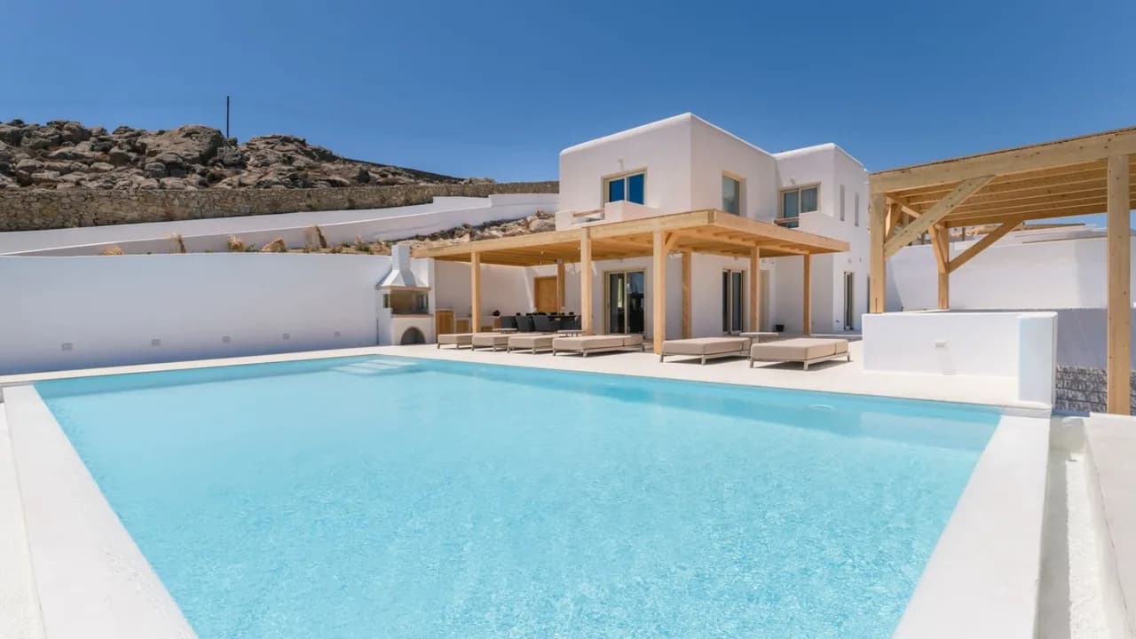 Moderne Strandvilla mit Infinity-Pool