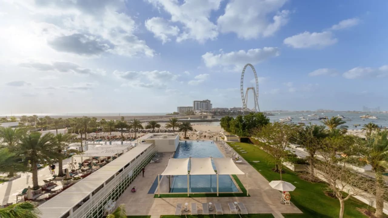 Stunning Dubai Views With Beach Proximity photo 3