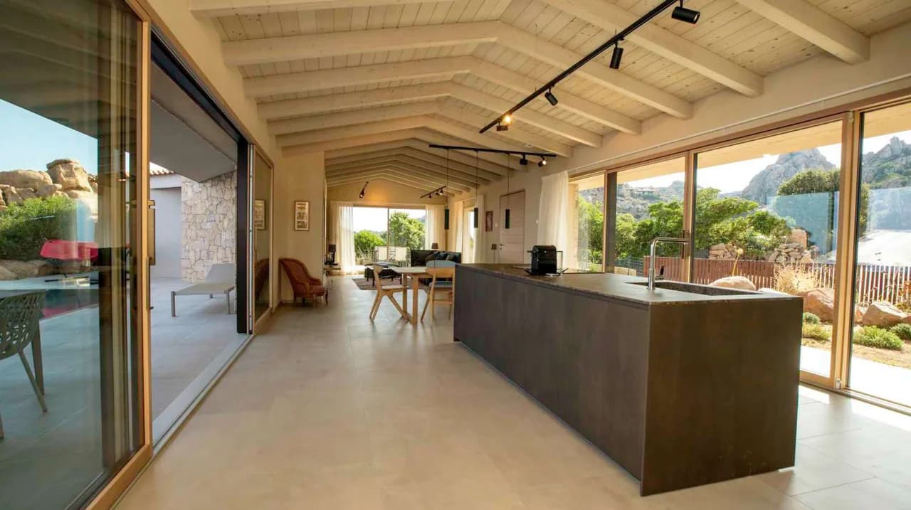 Moderna Villa Sardiniense con Vistas Impresionantes, foto 3