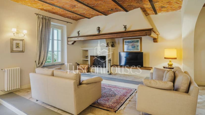 Scenic Tuscan Countryside Villa Stay