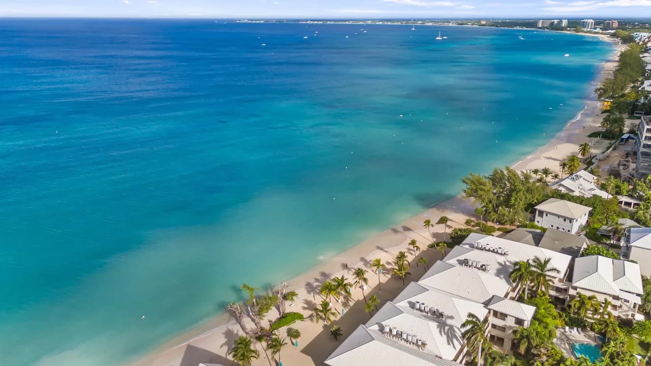 Strandnahe Drei-Zimmer-Condo in Cayman, Foto 2