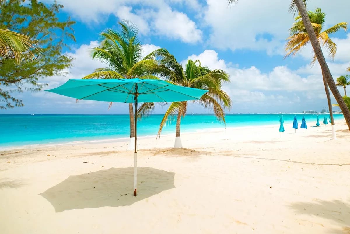Strandnahe Drei-Zimmer-Condo in Cayman, Foto 3
