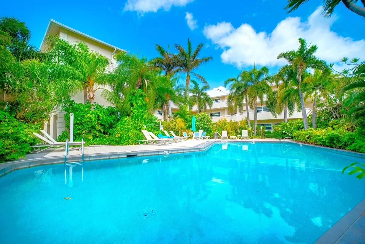 Strandnahe Drei-Zimmer-Condo in Cayman, Foto 4