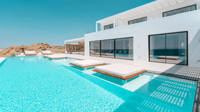 Private Seafront Villa With Infinity Pool