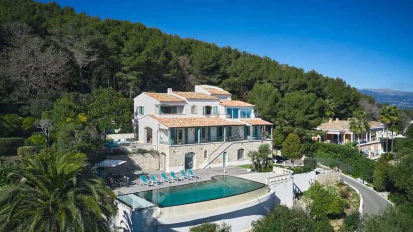 Luxury Living Above the Mediterranean