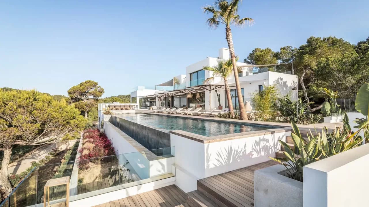 Villa Frente al Mar de Lujo con Piscina Infinita