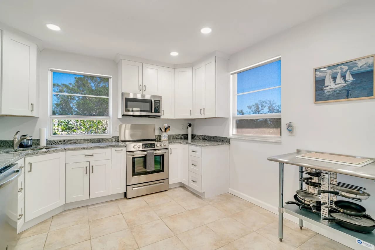 Waterfront 2-Bedroom Retreat in Longboat Key photo 4