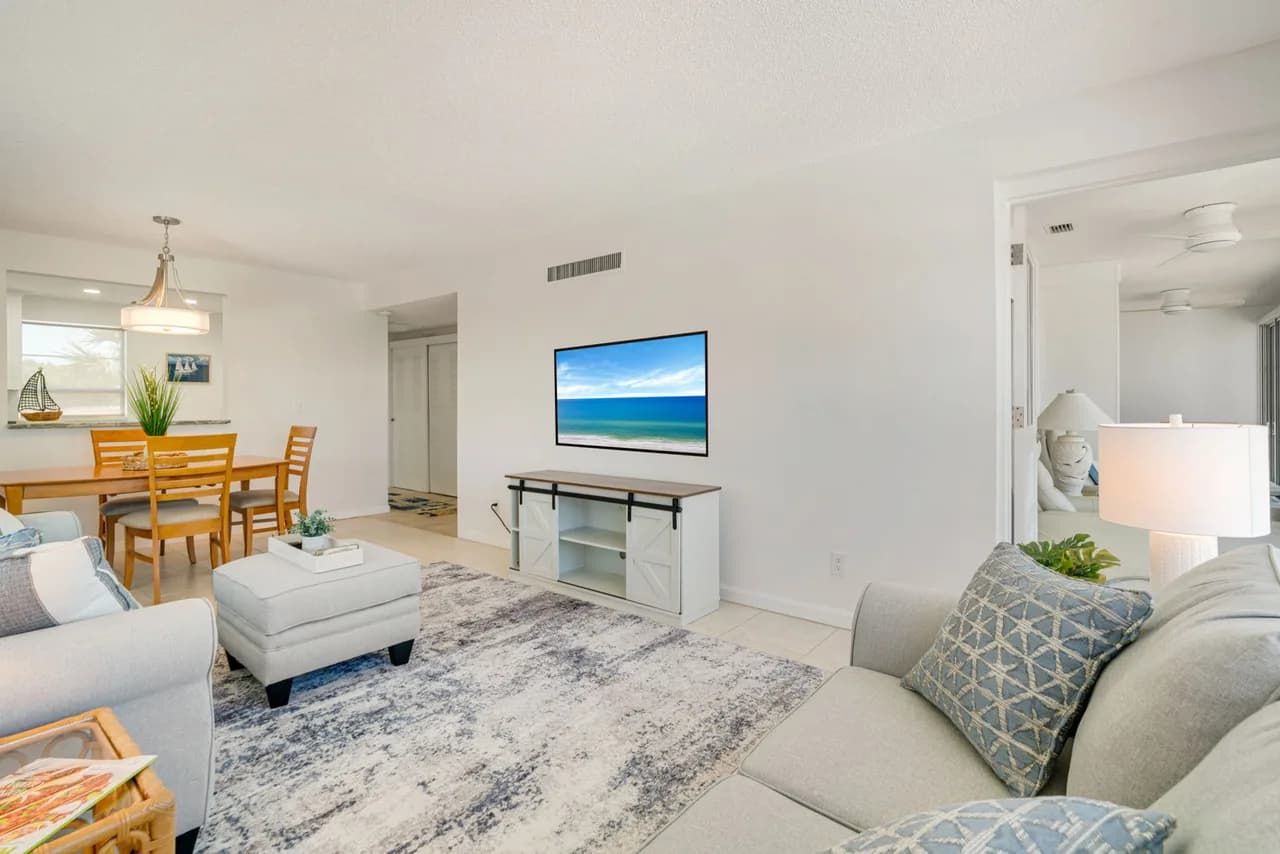 Waterfront 2-Bedroom Retreat in Longboat Key photo 5