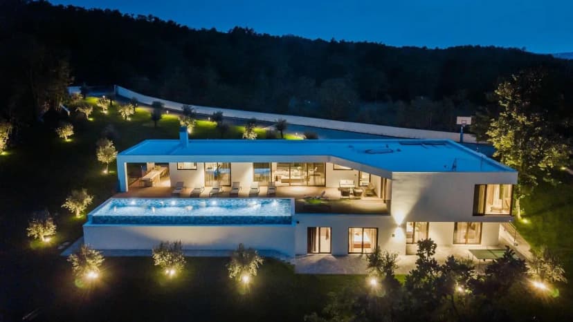 Luxury Villa With Outdoor Paradise