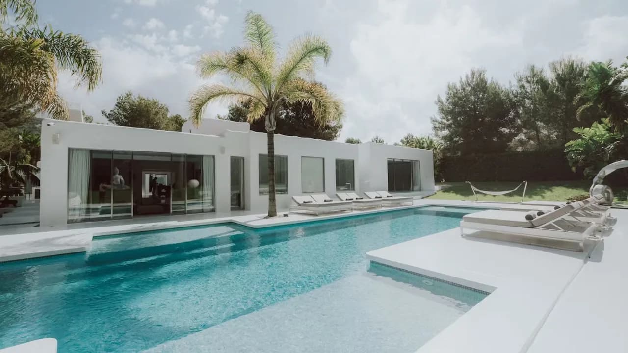 Espectacular Villa con Área de Lounge Exterior