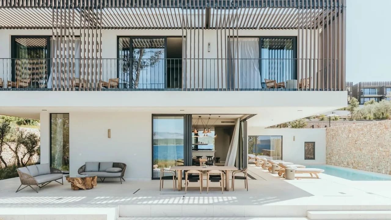 Elegancia Inigualable con Playa Privada