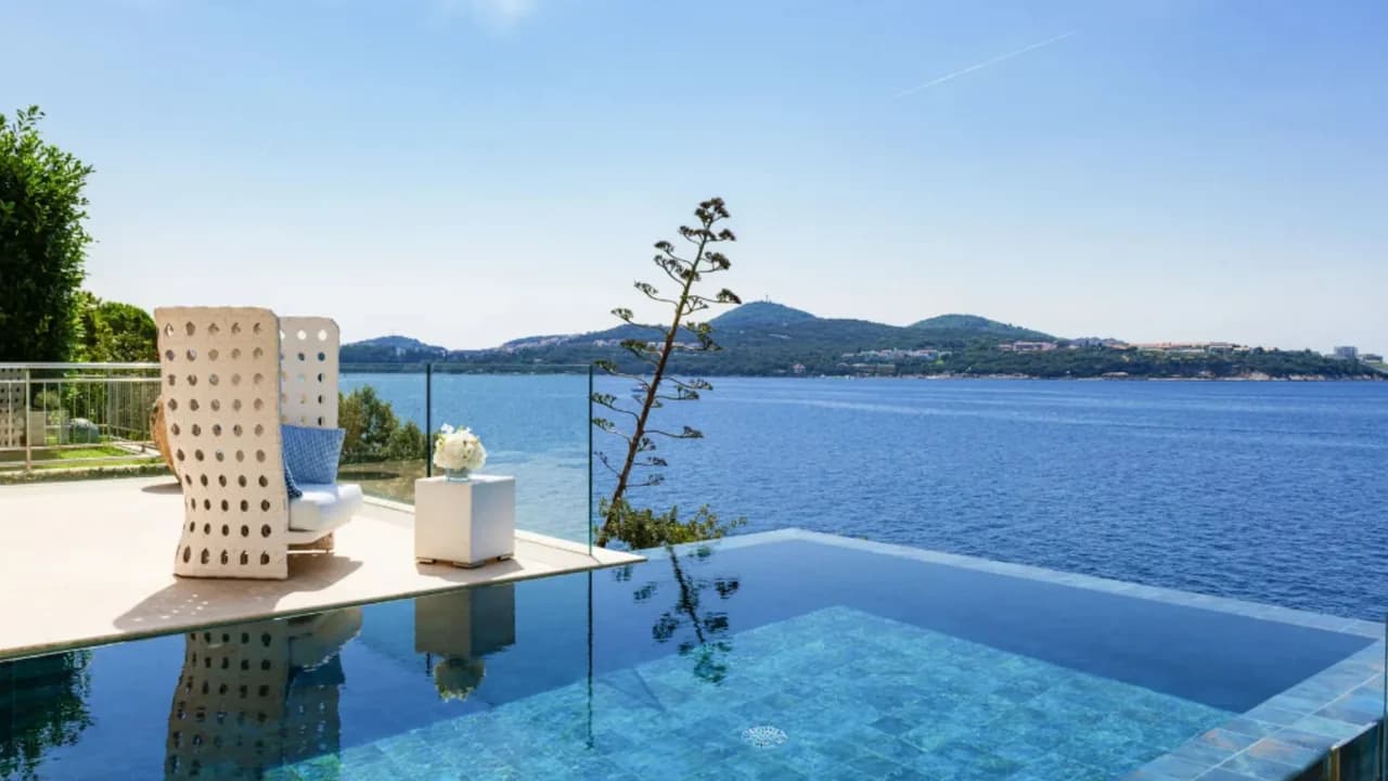 Chic Seaside Villa With Modern Amenities, photo 3