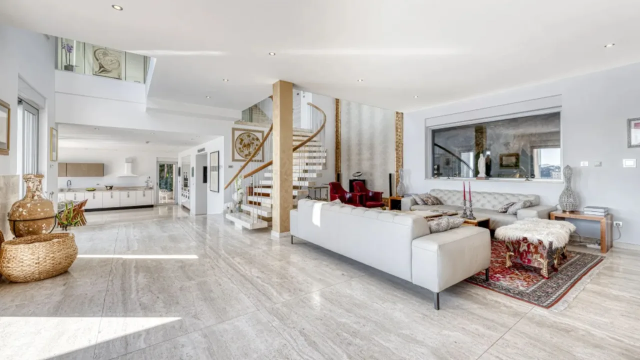 Chic Seaside Villa With Modern Amenities, photo 4