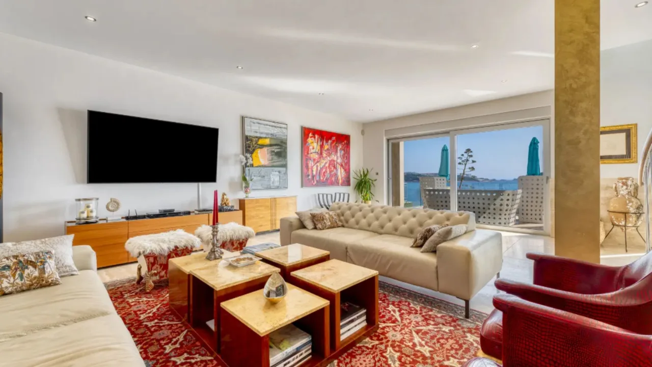 Chic Seaside Villa With Modern Amenities, photo 5