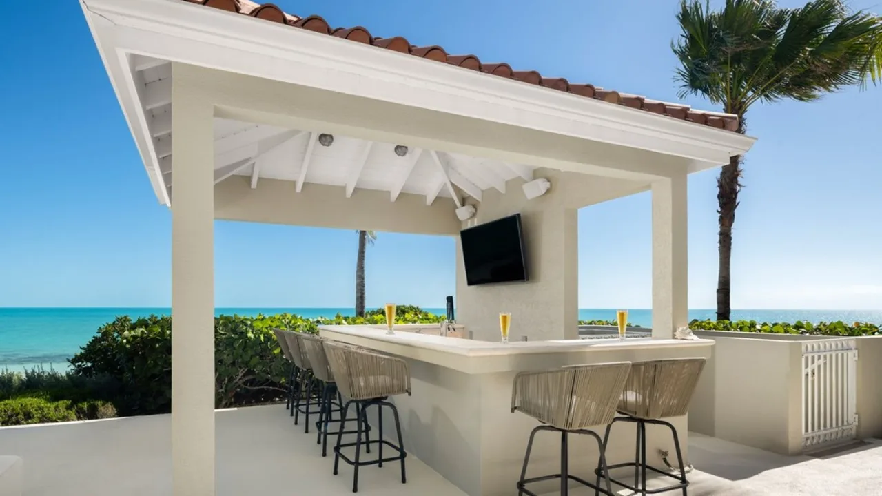 Oceanfront Villa With Heated Pool and Beach Views photo 4