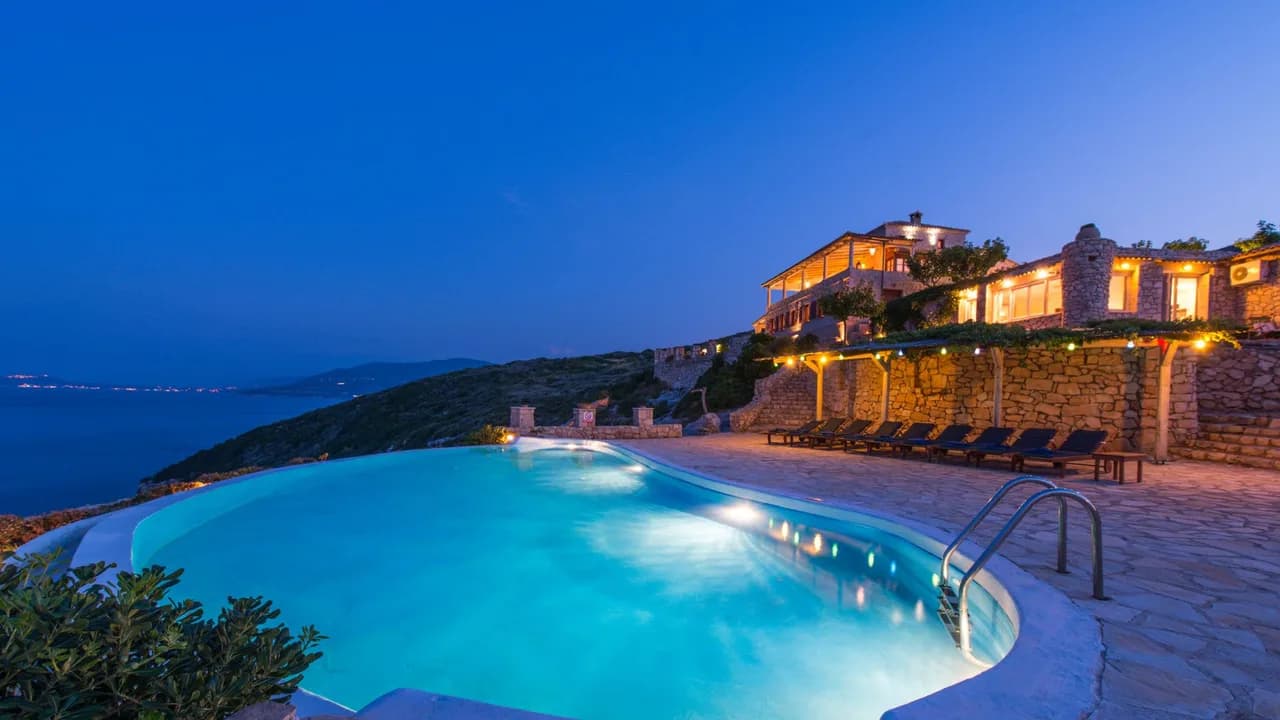 Bliss au Lever du Soleil dans la Villa de Zakynthos