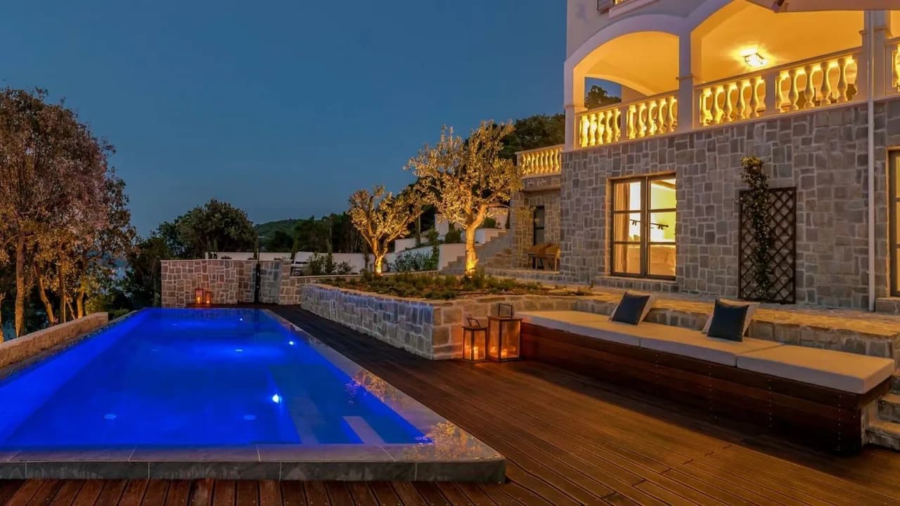 Private Villa With Infinity Pool & Garden, photo 5