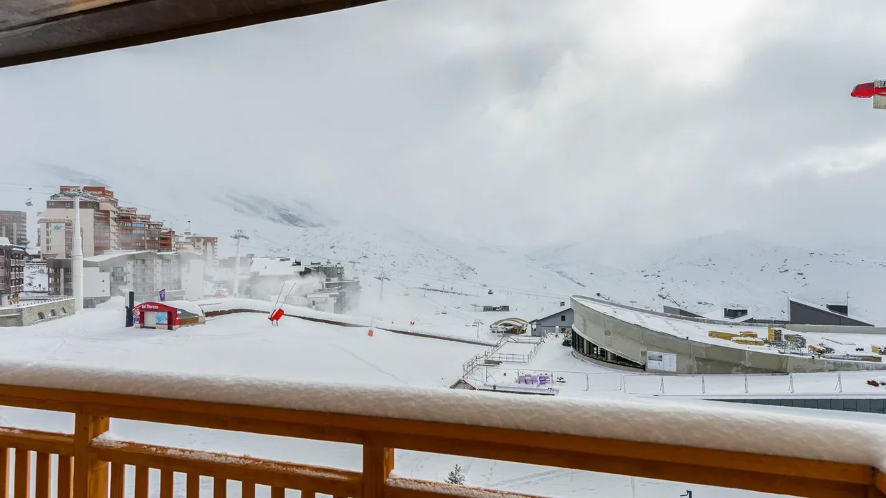 Upscale Ski Resort Mountain Escape photo 4