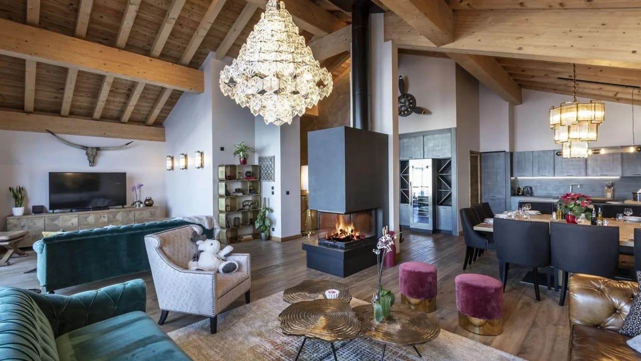Chalet Glamuroso con Acogedora Chimenea
