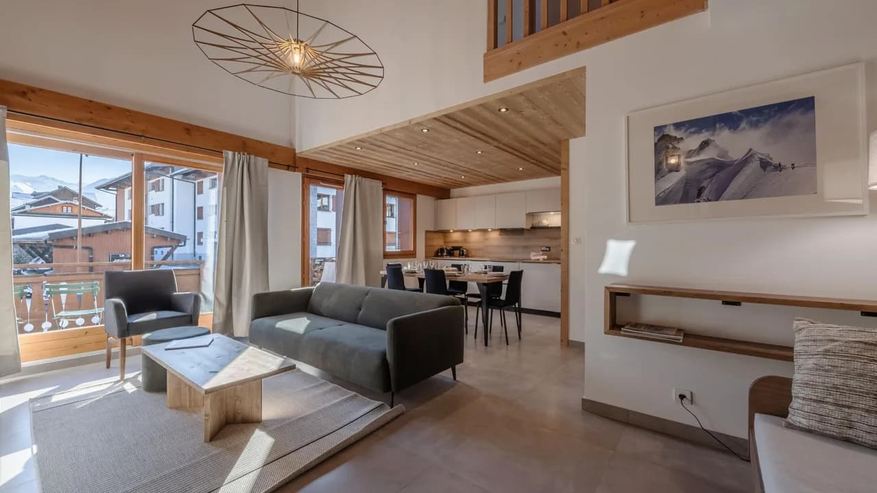 Spacious Ski Apartment With Fireplace photo 2