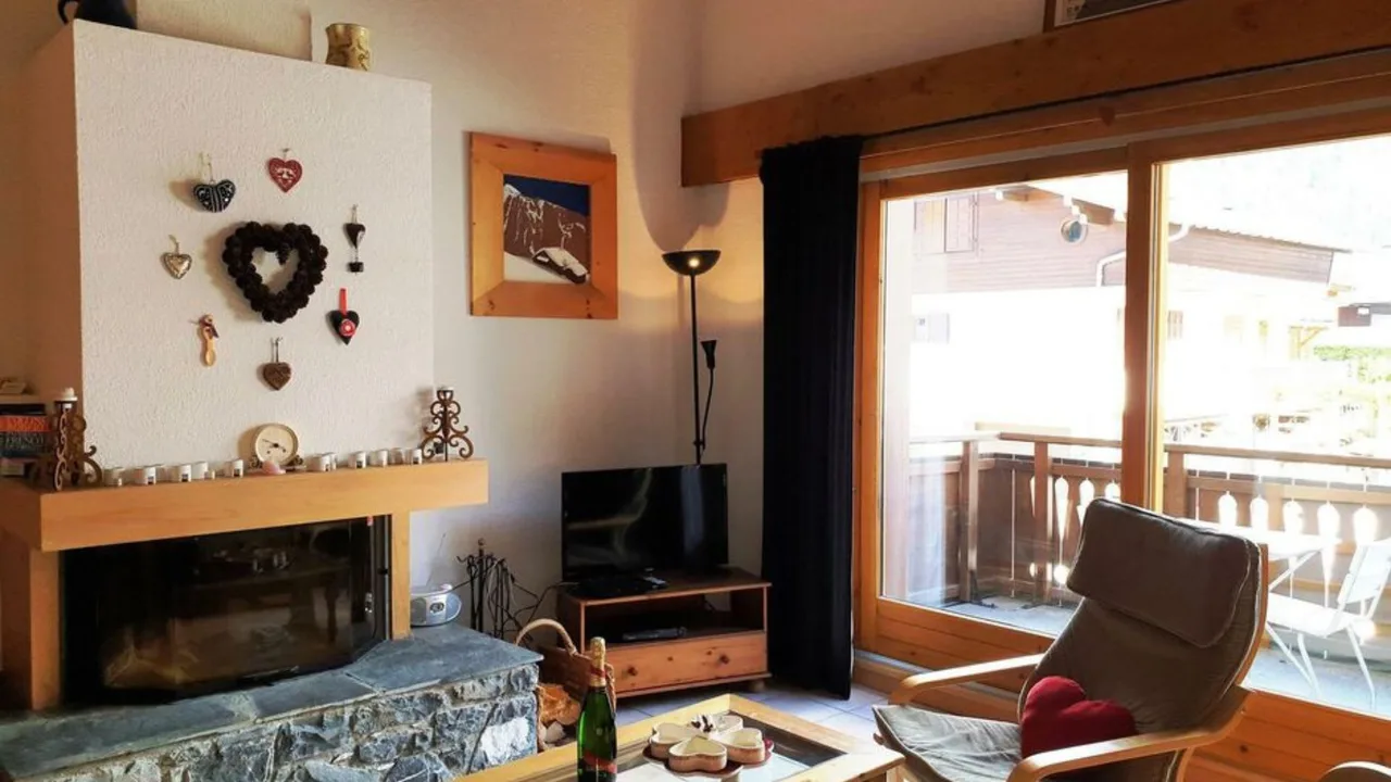 Spacious Ski Apartment With Fireplace photo 5