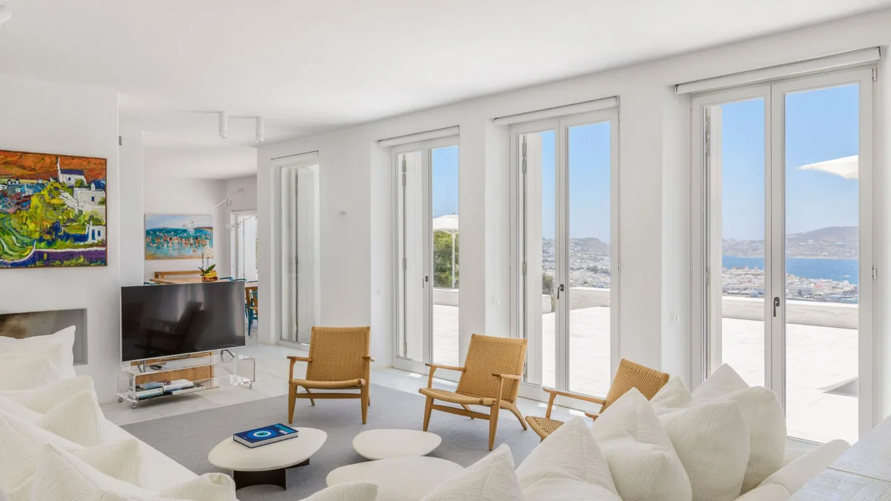 Villa im kykladischen Design mit Sonnenuntergangsblick