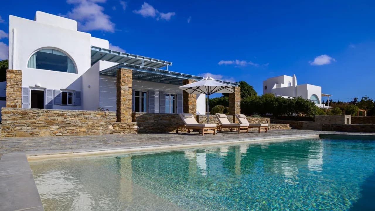 Retiro con Piscina Infinita en Paros con Vistas