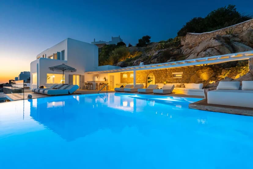 Scenic Escape With Jacuzzi and Pool