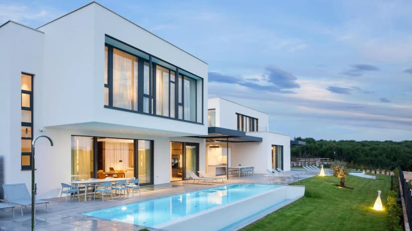 Dual-living Villa With Game Room