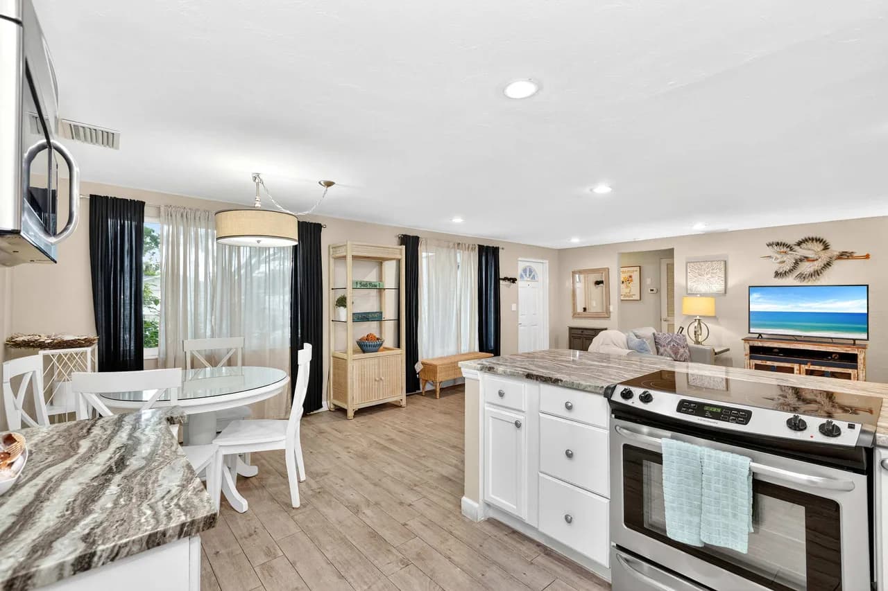 Tranquil Pool Home Near Siesta Key photo 3