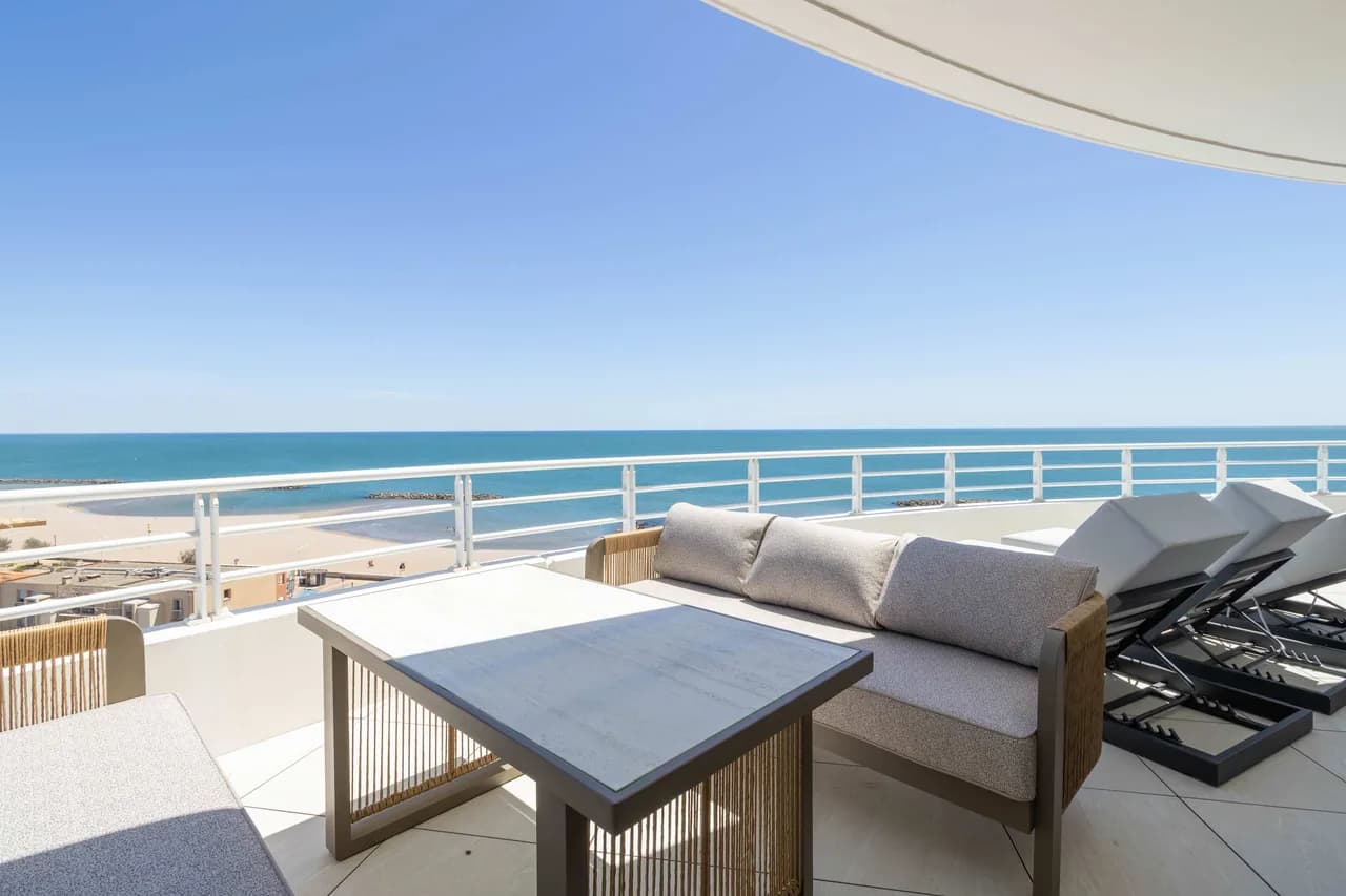 Duplex with Private Spa & Sea View photo 3